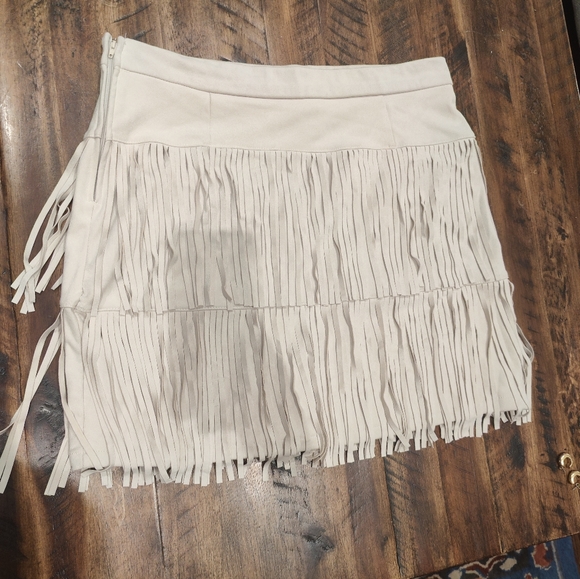 Beige fringe skirt. - Picture 4 of 4